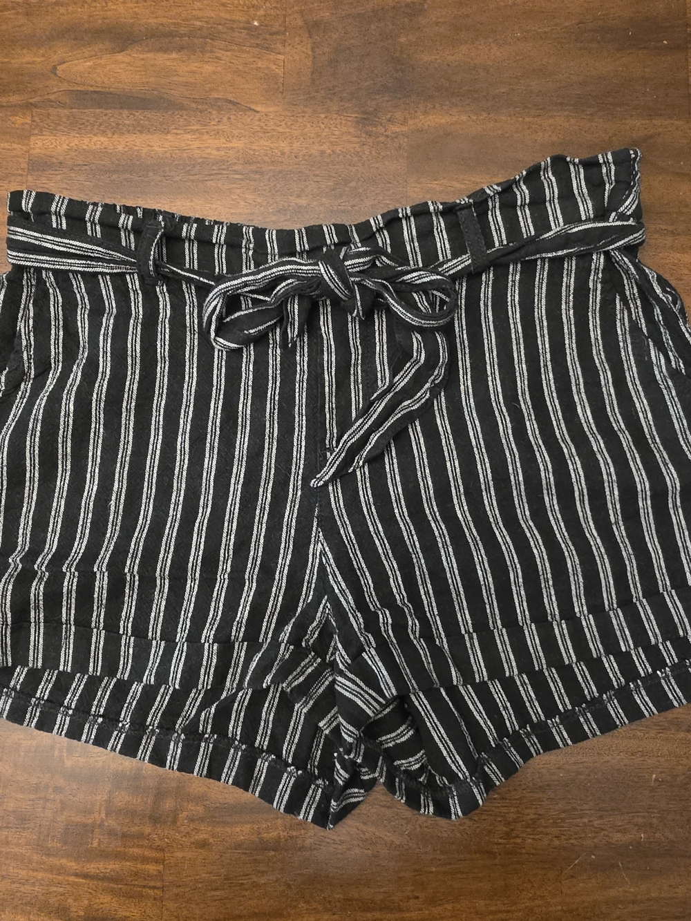 Rewash High-Waisted Striped Paperbag Shorts - Linen Blend Size M